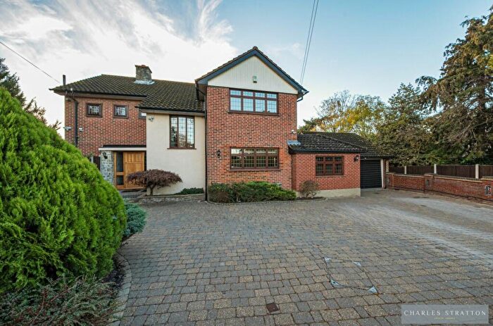 4 Bedroom Detached House For Sale In Gidea Close, Gidea Park, RM2