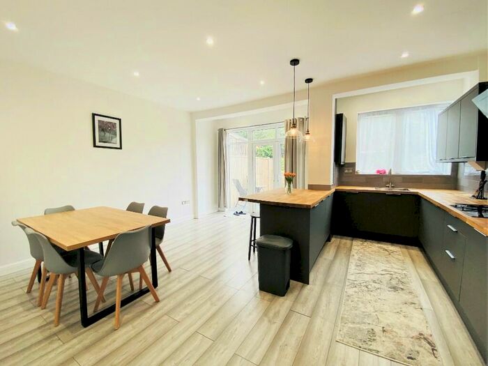 4 Bedroom Terraced House To Rent In Stirling Road, Wood Green, N22