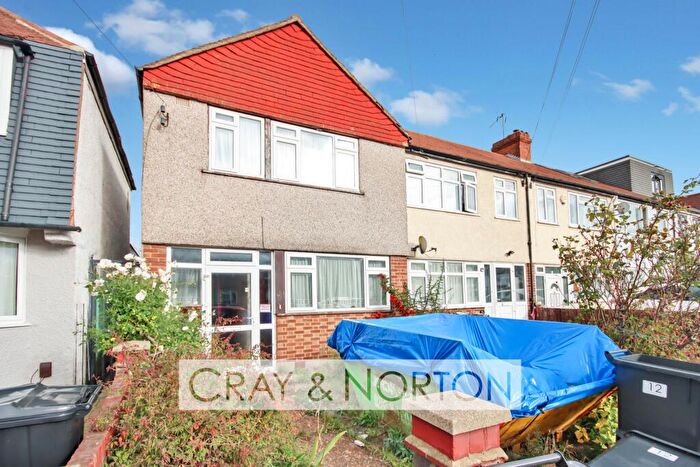 3 Bedroom End Of Terrace House For Sale In Ringwood Avenue, Croydon, CR0