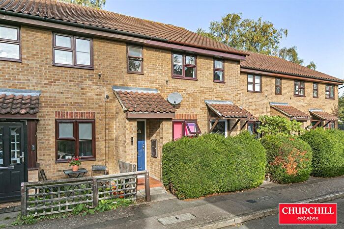 1 Bedroom Maisonette For Sale In Osprey Close, Wanstead, E11