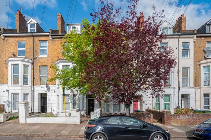 2 Bedroom Flat To Rent In Vicarage Park, Woolwich, London, SE18