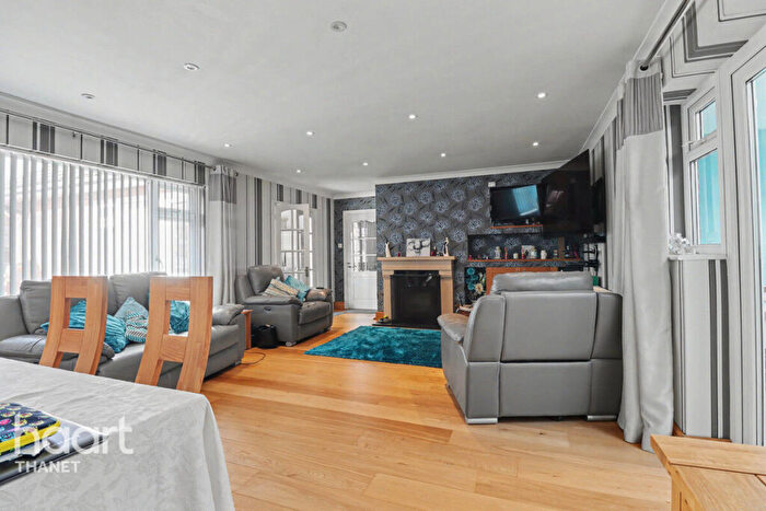 6 Bedroom Detached Bungalow For Sale In Tivoli Park Avenue, Margate, CT9