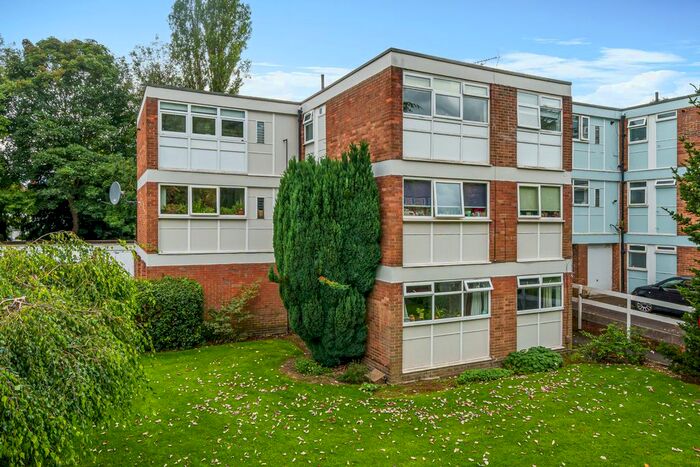 3 Bedroom Flat To Rent In Newton Court, Oakwood, Leeds, LS8