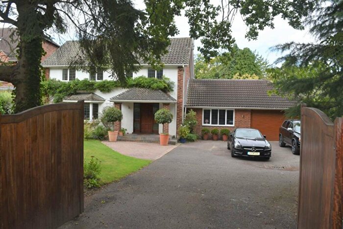 4 Bedroom Detached House To Rent In Bunces Lane, Burghfield Common, Reading, Berkshire, RG7