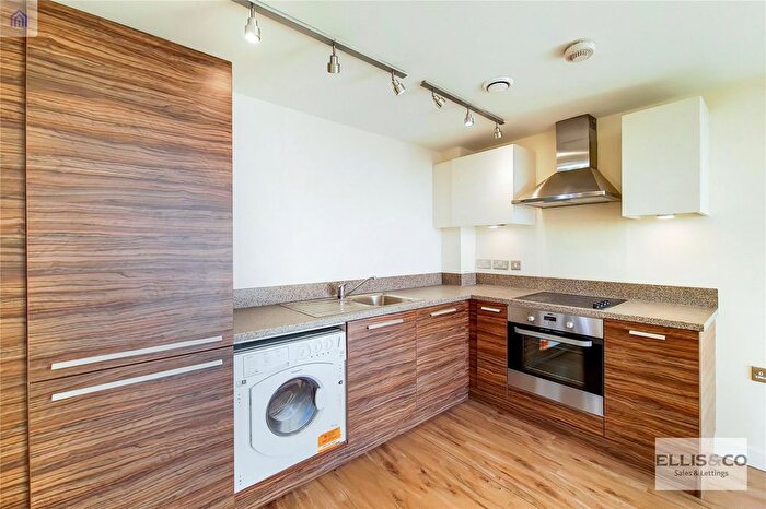 2 Bedroom Flat To Rent In The Green, Southall, UB2
