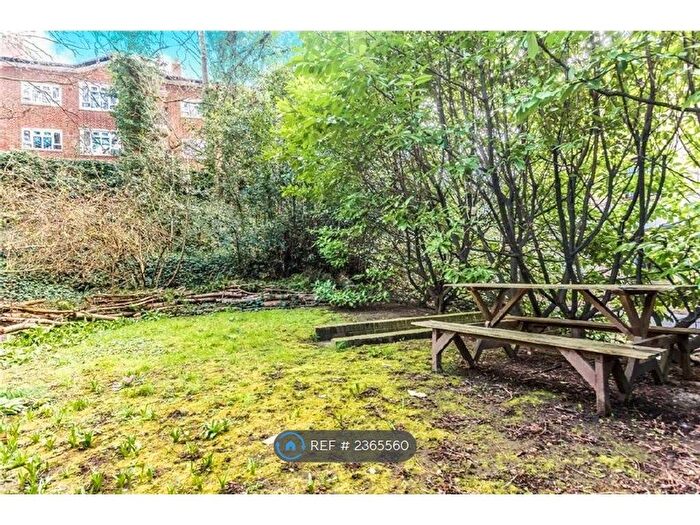 2 Bedroom Flat To Rent In Dukes Court, London, SE13