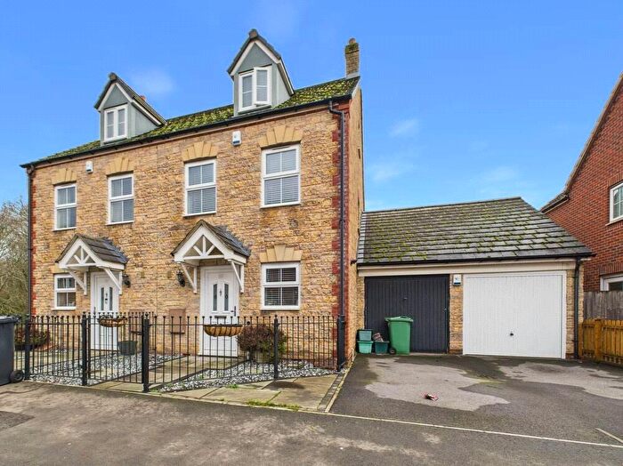 3 Bedroom Semi Detached House For Sale In Thatcham Avenue Kingsway, Quedgeley, Gloucester, Gloucestershire, GL2