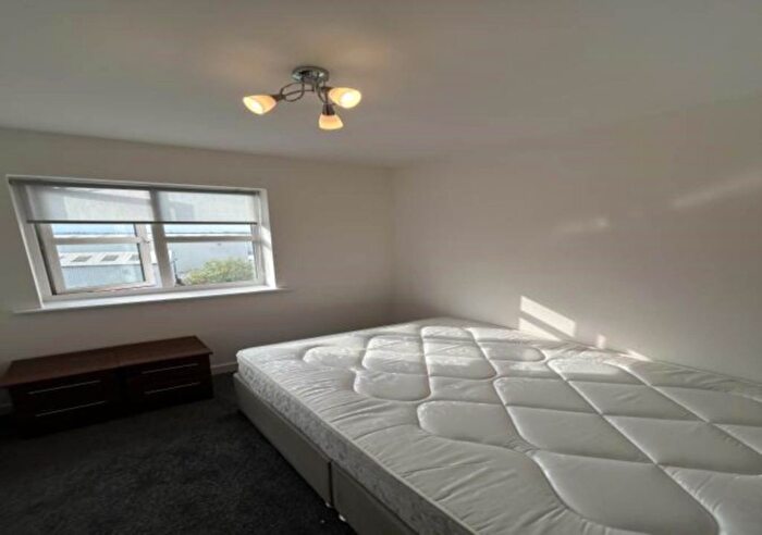 2 Bedroom Flat To Rent In Lockfield, Runcorn, WA7