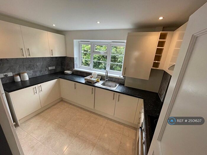 3 Bedroom Flat To Rent In Gladstone Avenue, London, N22
