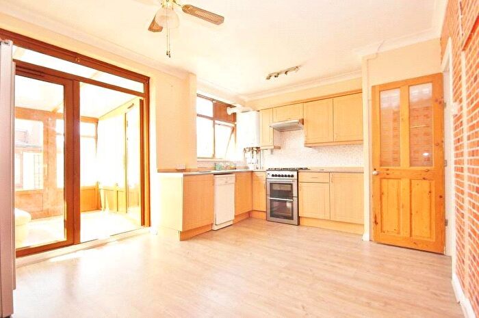 3 Bedroom Terraced House To Rent In Wentworth Way, Rainham, Essex, RM13