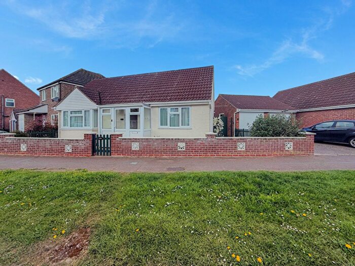 2 Bedroom Bungalow For Sale In Alexandra Drive, Wivenhoe, Colchester, CO7