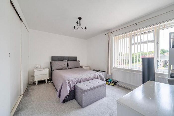 1 Bedroom Flat For Sale In High Wycombe, Downley, Buckinghamshire, HP13