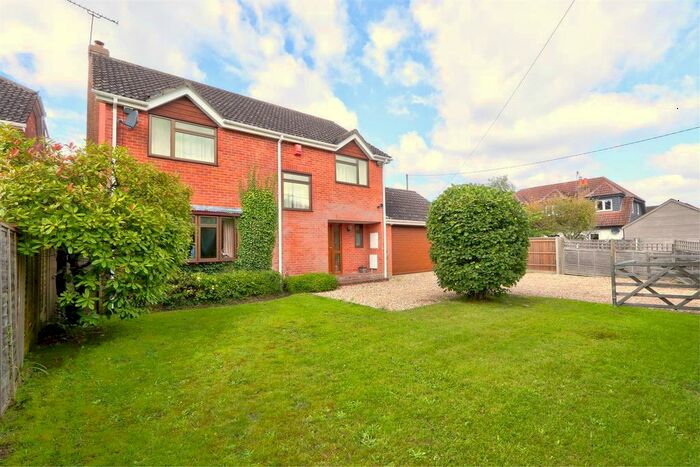 4 Bedroom Detached House For Sale In Lyndhurst Road, Landford, Salisbury, SP5