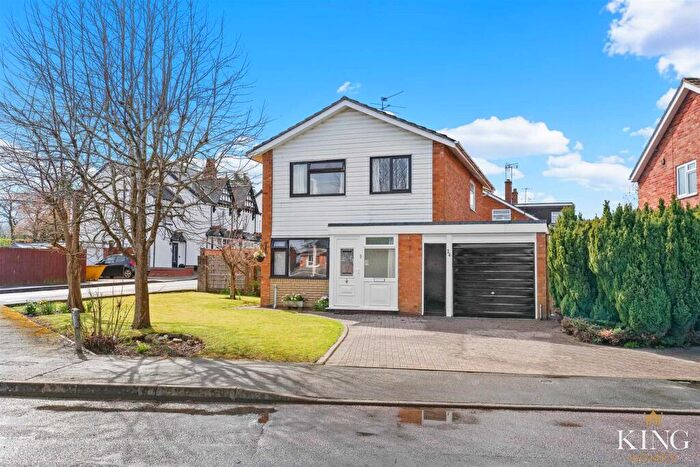 3 Bedroom Detached House For Sale In Gunners Lane, Studley, B80