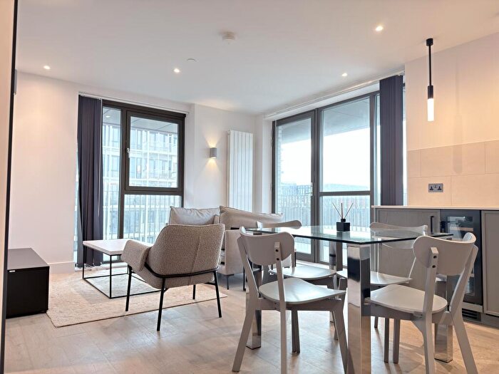 2 Bedroom Flat To Rent In Windsor Square, London, , [Ref: AVE], SE18