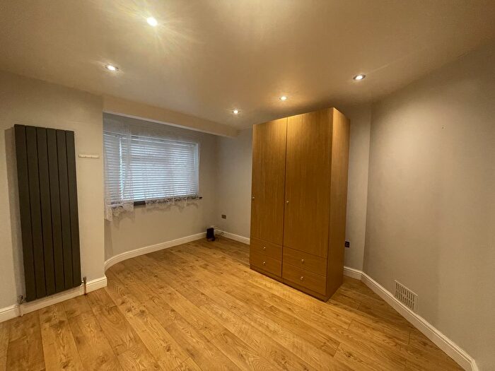 3 Bedroom Terraced House To Rent In Townsend Lane, Kingsbury, NW9