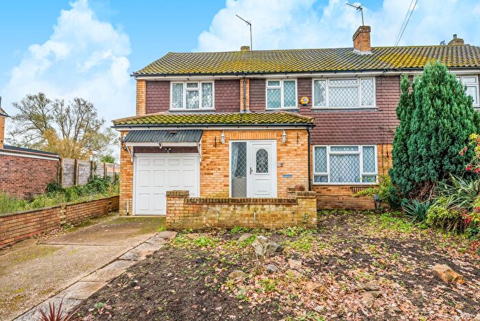 4 Bedroom End Of Terrace House For Sale In Fullerton Way, Byfleet, KT14
