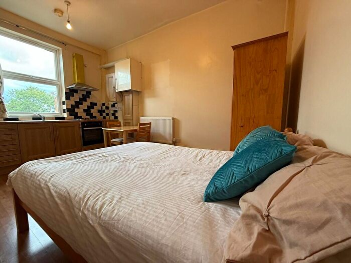 Studio To Rent In Tabley Road, London, N7