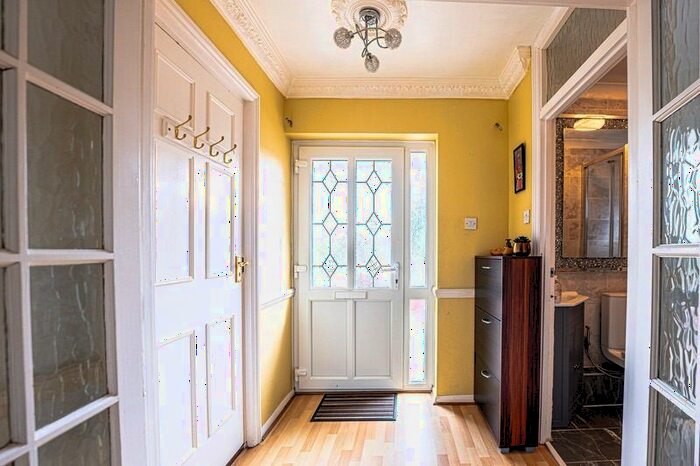 3 Bedroom Detached House To Rent In Holmsdale Close, Westcliff-On-Sea, SS0