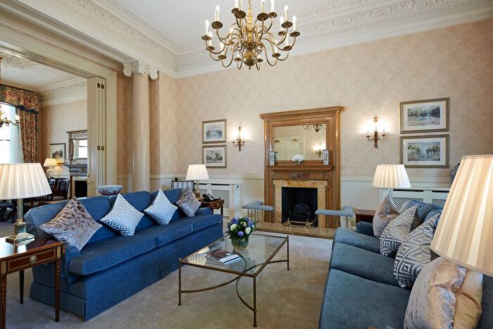 2 Bedroom Flat To Rent In Hyde Park Gate, London, SW7