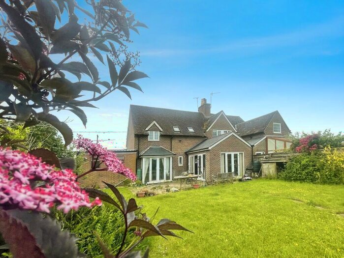 4 Bedroom Semi-Detached House For Sale In Main Road Cottages, Manningford Bruce, SN9