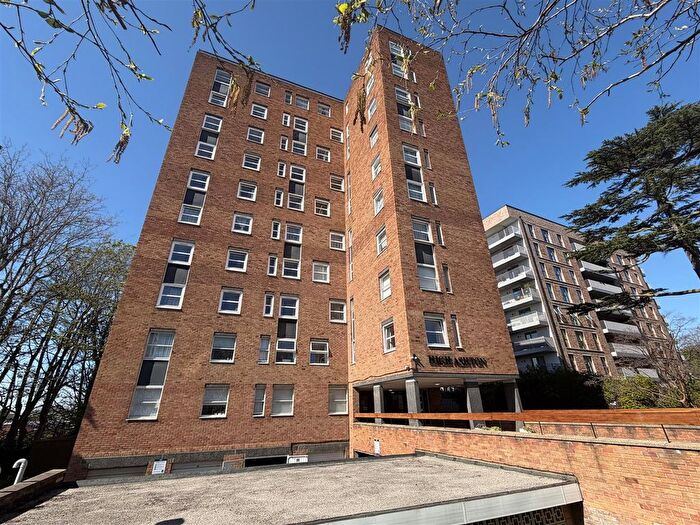 2 Bedroom Flat For Sale In Kingston Hill, Kingston Upon Thames, KT2