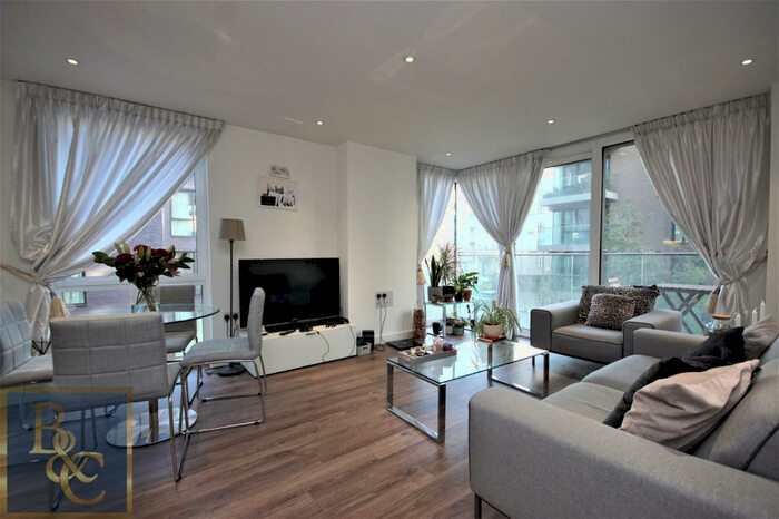 2 Bedroom Apartment To Rent In Devan Grove, Manor House, N4
