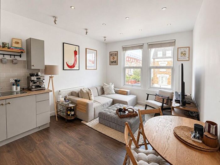 3 Bedroom Apartment For Sale In Clifton Road, London, SE25