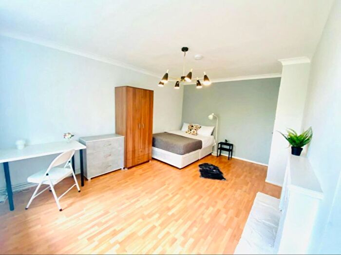 3 Bedroom Flat To Rent In Broomhouse Lane, London, SW6