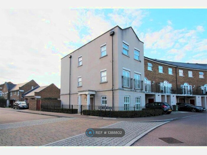 4 Bedroom End Of Terrace House To Rent In Park Cliff Road, Greenhithe, DA9