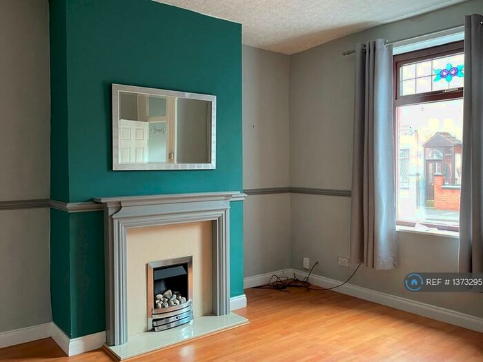 2 Bedroom Terraced House To Rent In Ashton Road, Oldham, OL8