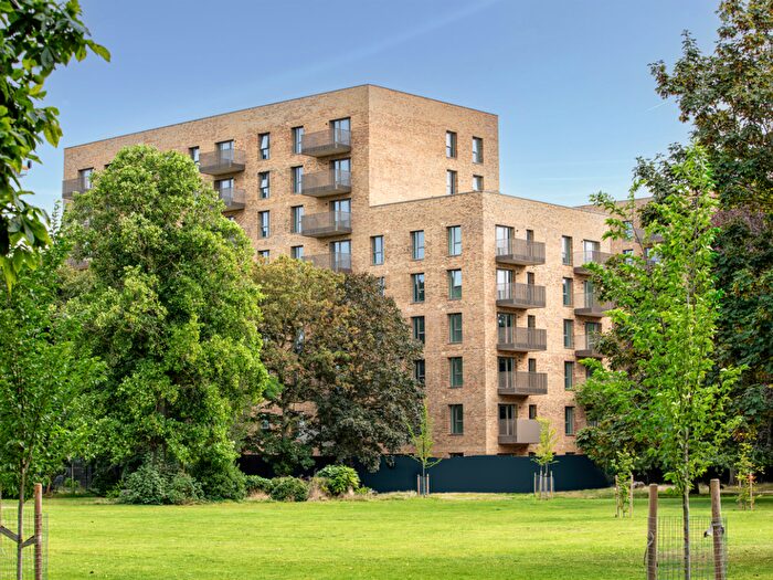 3 Bedroom Flat For Sale In Civic Street, Hounslow, TW3