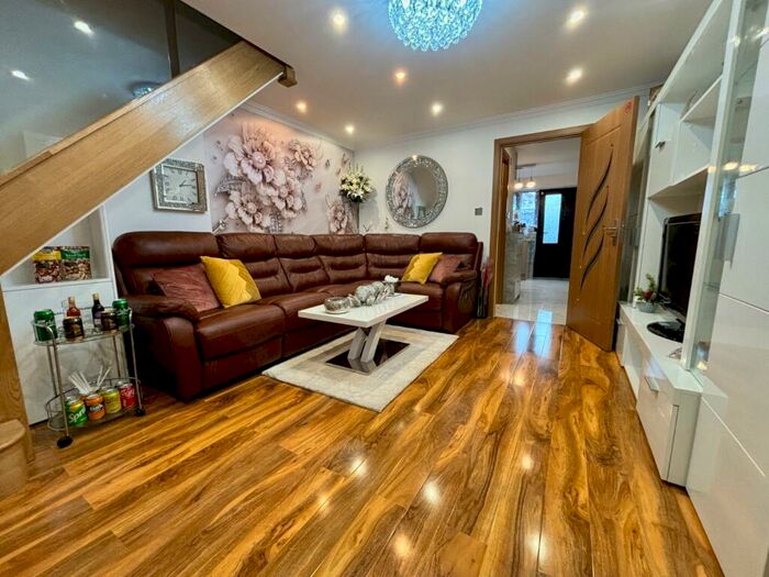 2 Bedroom End Of Terrace House To Rent In Star Lane, London, E16