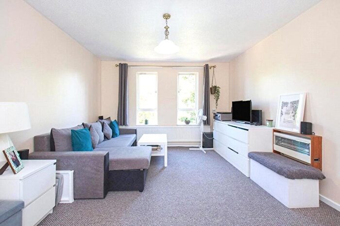 1 Bedroom Flat For Sale In Glimpsing Green, Erith, DA18