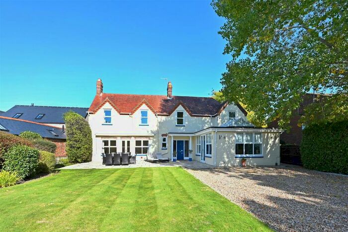 5 Bedroom Detached House To Rent In Havant Road, Emsworth, PO10