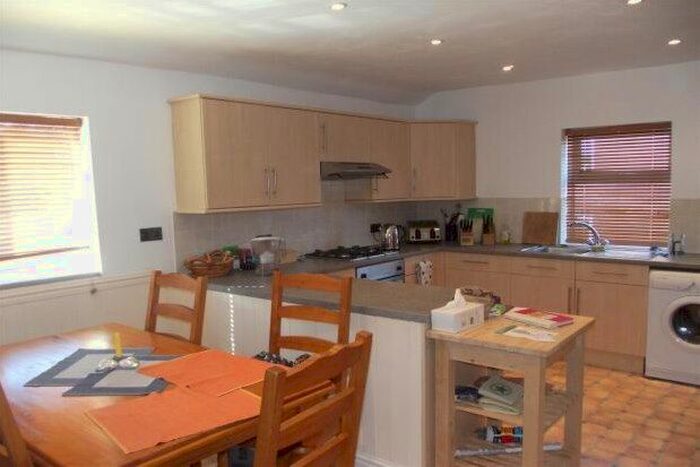 2 Bedroom Maisonette To Rent In Monks Road, Exeter, EX4