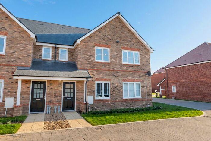 2 Bedroom Maisonette To Rent In Sherman Avenue, Walton-on-Thames, KT12