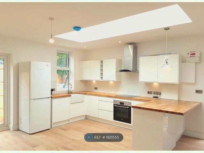 1 Bedroom Flat To Rent In Grafton Road, New Malden, KT3