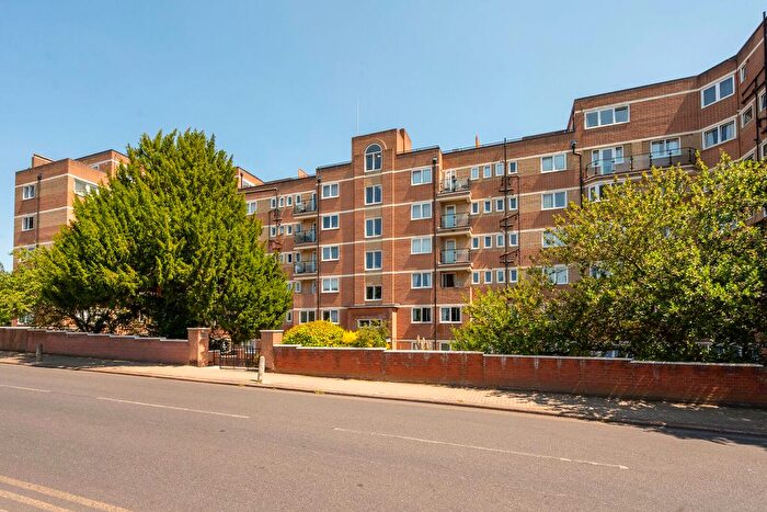 2 Bedroom Flat For Sale In Belvedere Court, Putney, London, SW15