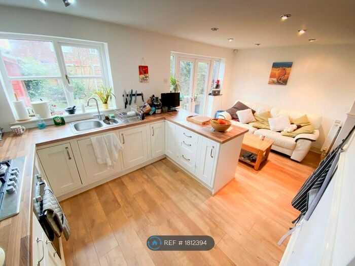 3 Bedroom Semi-Detached House To Rent In East Didsbury, Manchester, M20