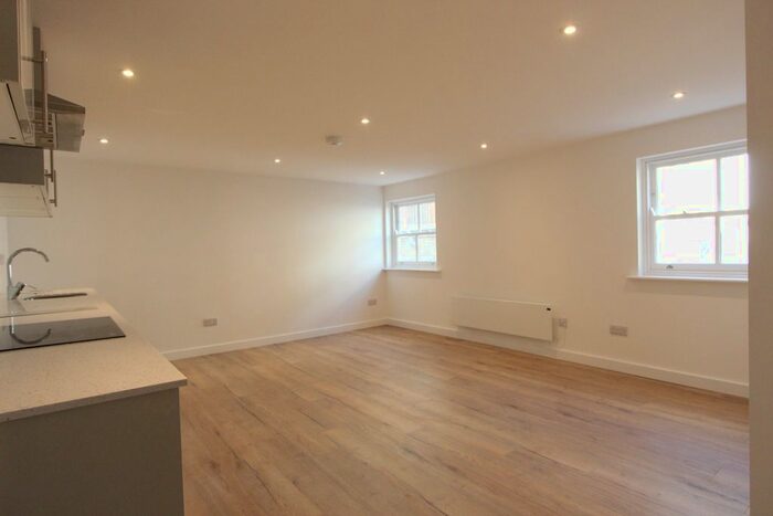 2 Bedroom Flat To Rent In High Street, Maidstone, ME14