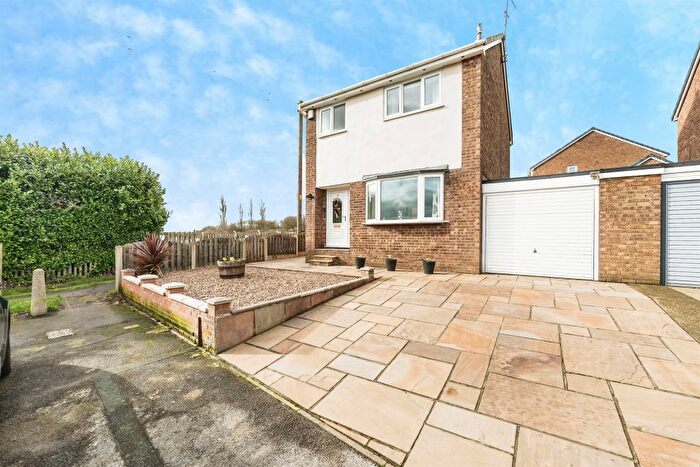 3 Bedroom Detached House For Sale In Sunningdale Drive, Cudworth, Barnsley, S72