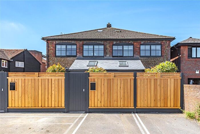 2 Bedroom Apartment For Sale In Moss Lane, Godalming, Surrey, GU7