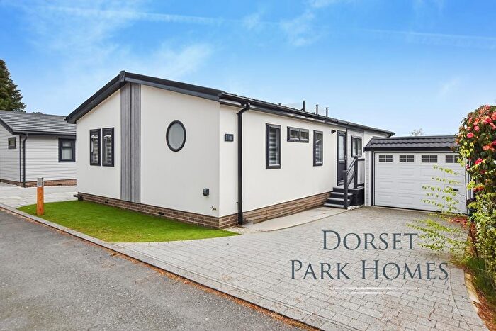 2 Bedroom Park Home For Sale In Laurel Close, Lone Pine Park, Ferndown, Dorset, BH22