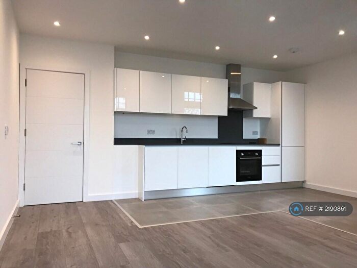 2 Bedroom Flat To Rent In Finchley Road, London, NW11