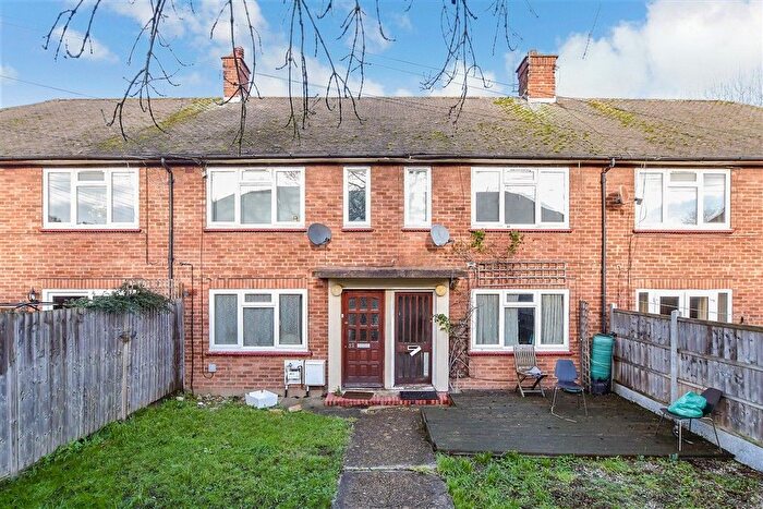 2 Bedroom Maisonette For Sale In Rowan Green East, Brentwood, Essex, CM13