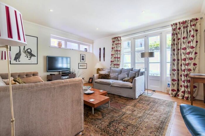 3 Bedroom End Of Terrace House To Rent In Kew Foot Road, Richmond TW9