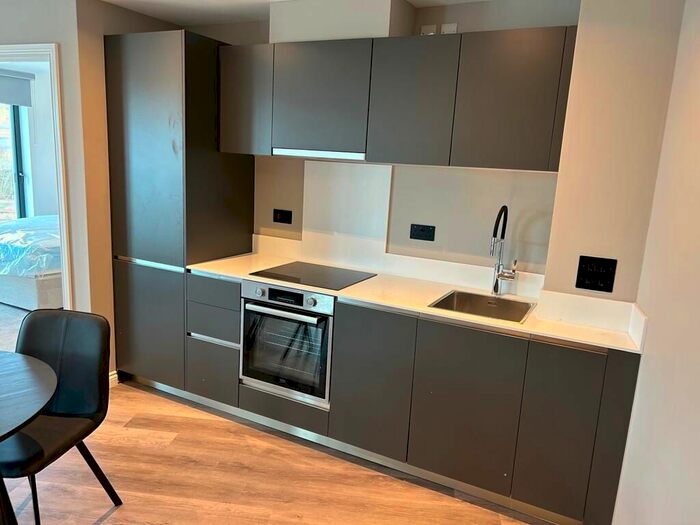 2 Bedroom Flat To Rent In Springwell Road, Leeds, LS12