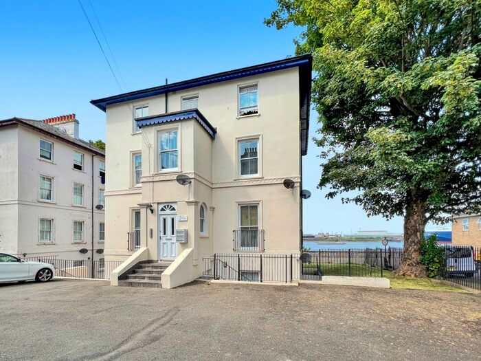 2 Bedroom Flat To Rent In Lansdowne Square, Northfleet, Gravesend, Kent, DA11