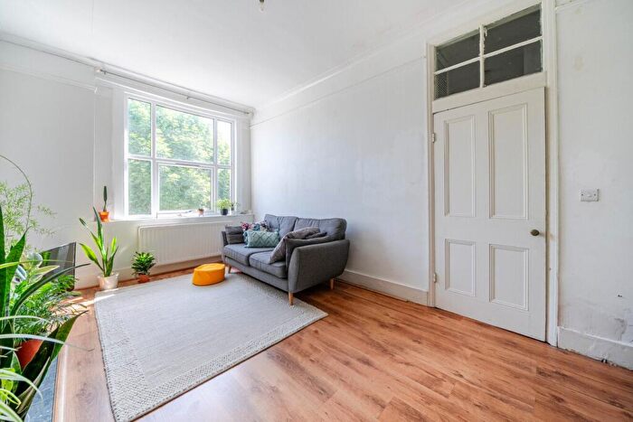 1 Bedroom Flat For Sale In Burnt Ash Hill, London, SE12